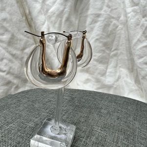 NWOT.Fashion Jewelry Ladys Earrings Acrylic W/ Rose Gold Trim And Sterling Post